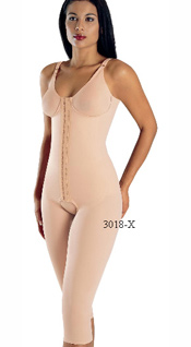 Body Suit below knee, Front Closure, Pre-Molded Seamed Cup, Reinforced Torso, Adjustable Straps Open Crotch. Body Modelador debajo de la rodilla, Cierre Delantero, Pre-Hormada Copa, Refuerzo en el torso, Tiras Ajustable, Abertura Abierta.. 